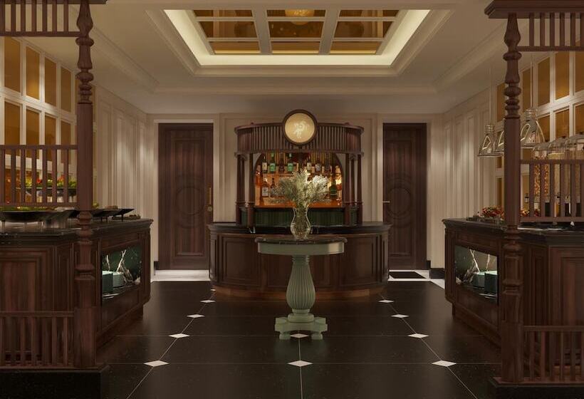 Victor Metropolis Hotel & Rooftop Bar