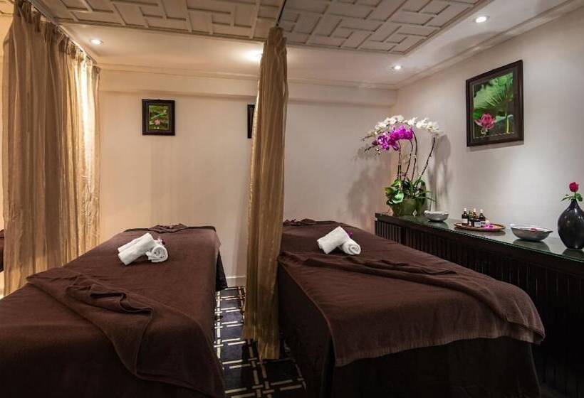 Victor Metropolis Hotel & Rooftop Bar