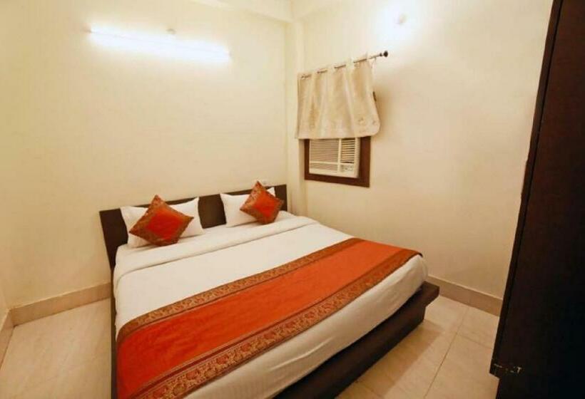 פנסיון Sada Shiv Guest House ,similar To 3 Star Type, Near Kashi Vishwanath Temple And Dashashwamedh Ghat W