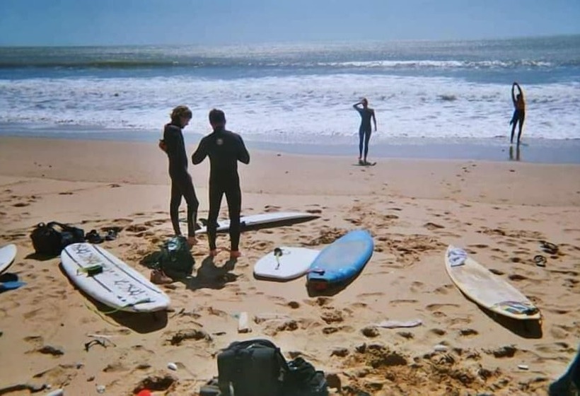 هاستل Surf House Lodge