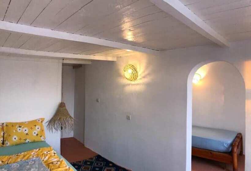 هاستل Surf House Lodge