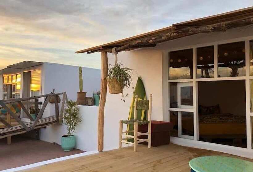 هاستل Surf House Lodge