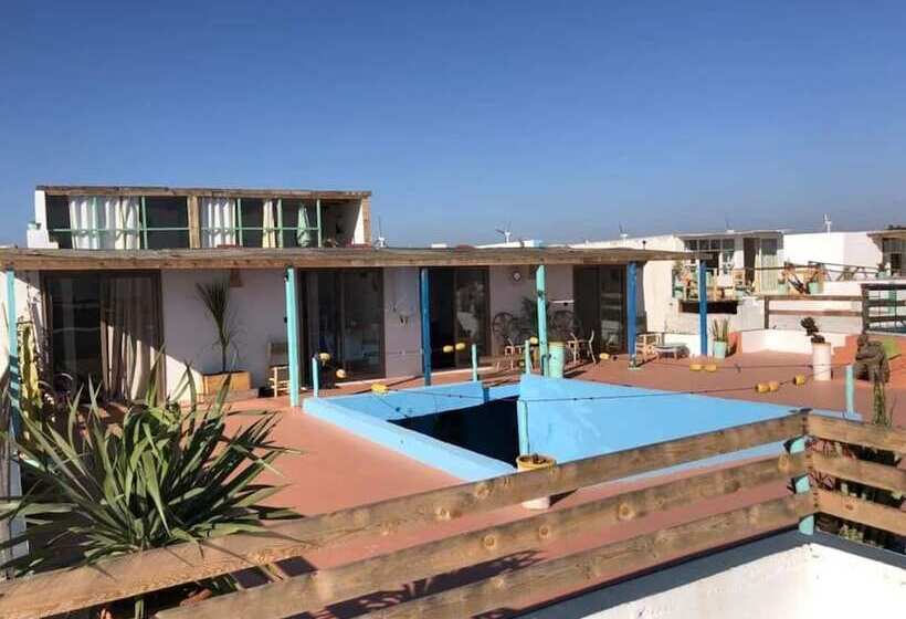 هاستل Surf House Lodge