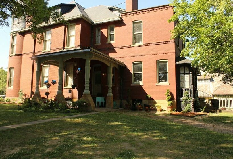 Bed and Breakfast Johnstone Mansiion