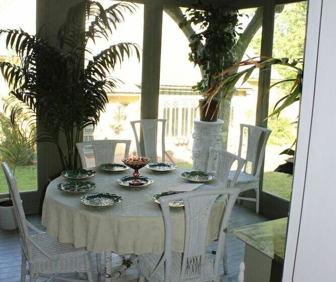 Bed and Breakfast Johnstone Mansiion