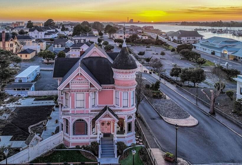 مبيت وإفطار Pinc Lady Mansion