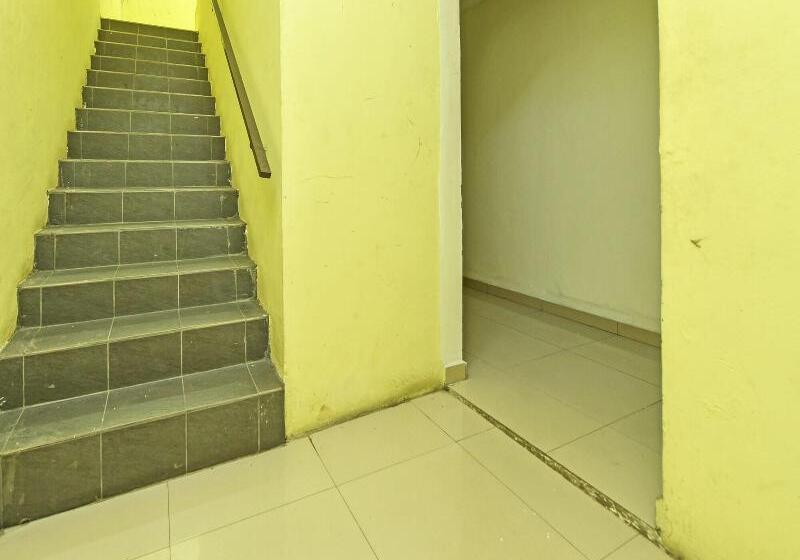 Gks Hotel By Oyo Rooms