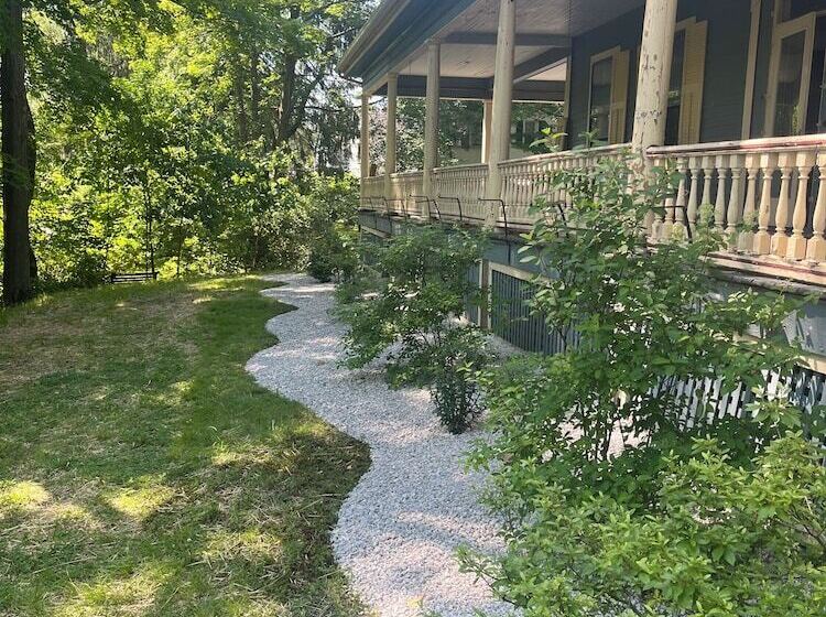 Highland Bed & Breakfast