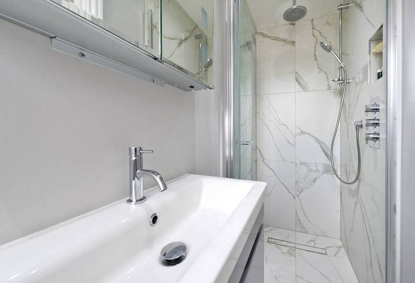 客栈  Charming Home With Patio Close To Wimbledon Park By Underthedoormat