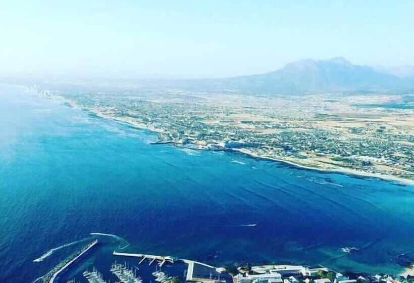 בית מלון כפרי 97 On Strand