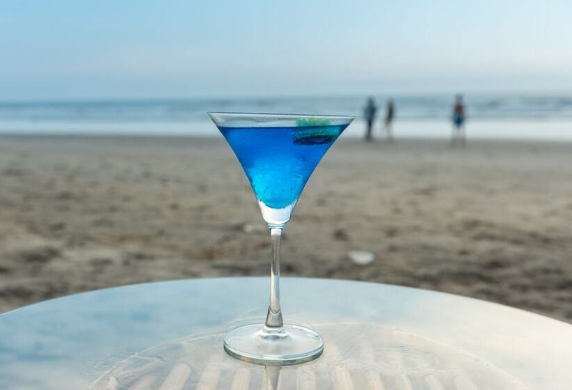 בית מלון כפרי Amadi Beach Front Resort