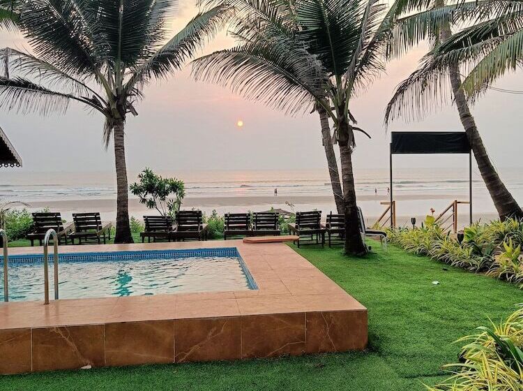 בית מלון כפרי Amadi Beach Front Resort