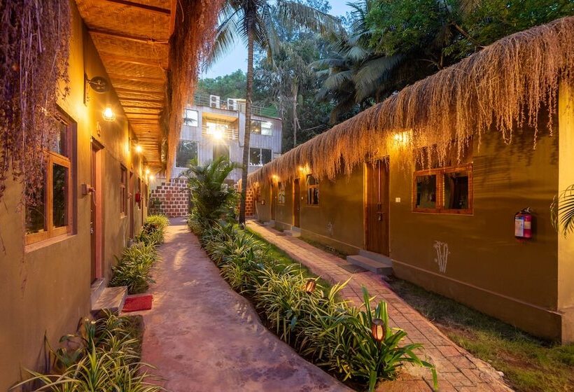 בית מלון כפרי Amadi Beach Front Resort