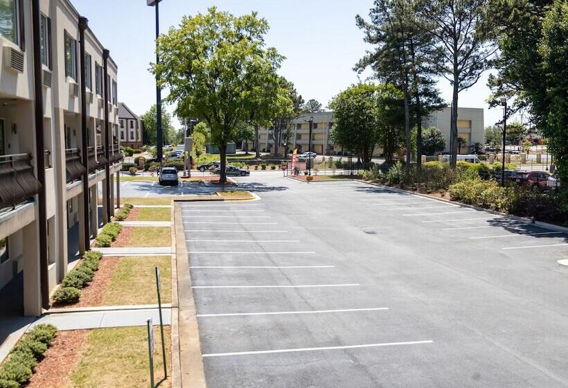 Отель Days Inn By Wyndham College Park Atlanta Airport South