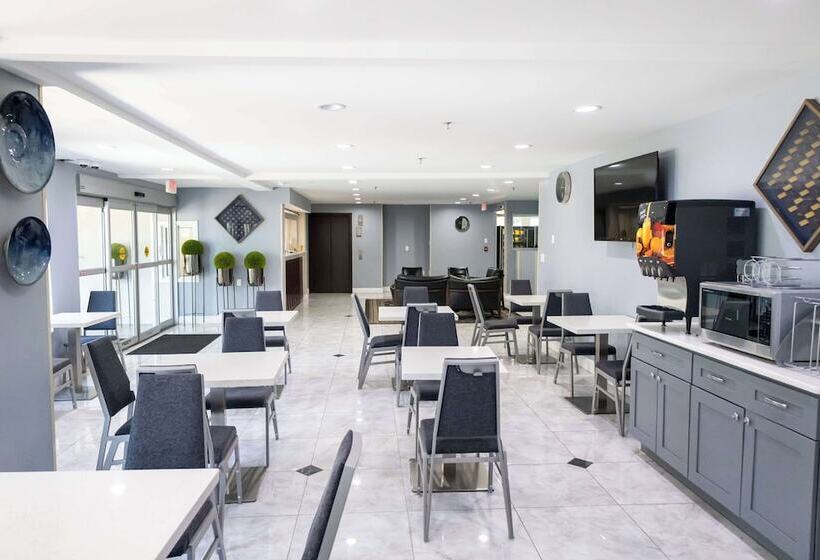 Отель Days Inn By Wyndham College Park Atlanta Airport South