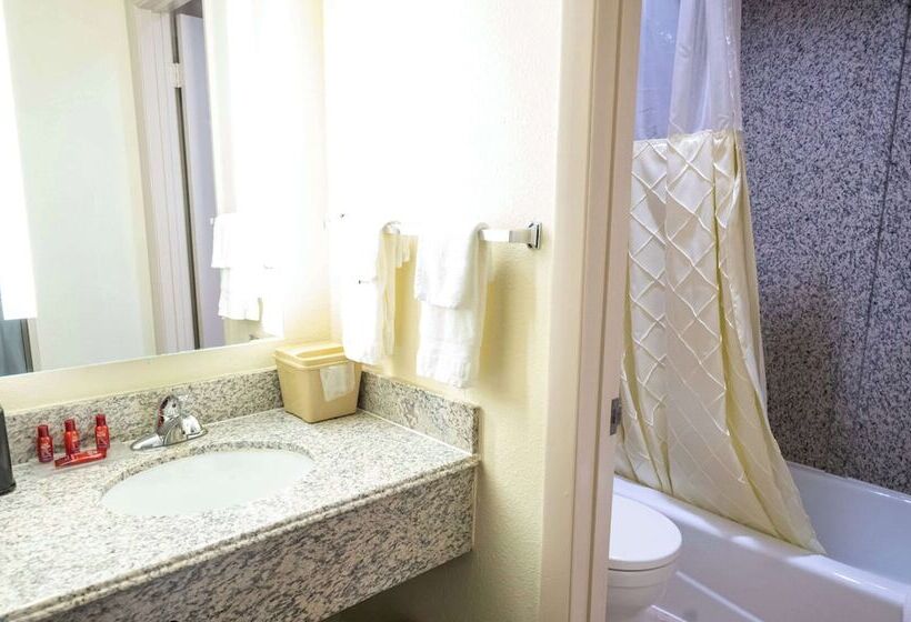 Отель Days Inn By Wyndham College Park Atlanta Airport South