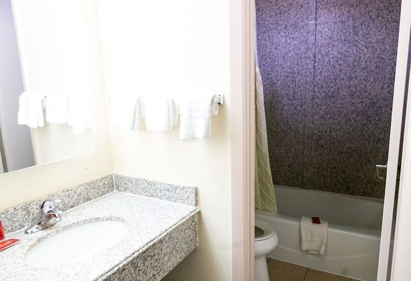 Отель Days Inn By Wyndham College Park Atlanta Airport South