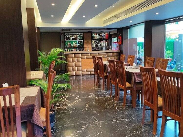 בית מלון כפרי Divan Clarks Inn Goa