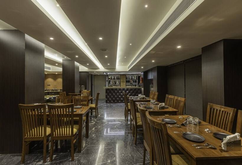 בית מלון כפרי Divan Clarks Inn Goa