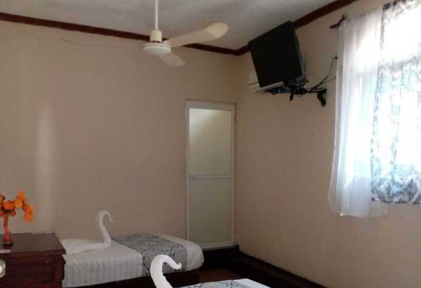 ホテル Familiar El Dorado