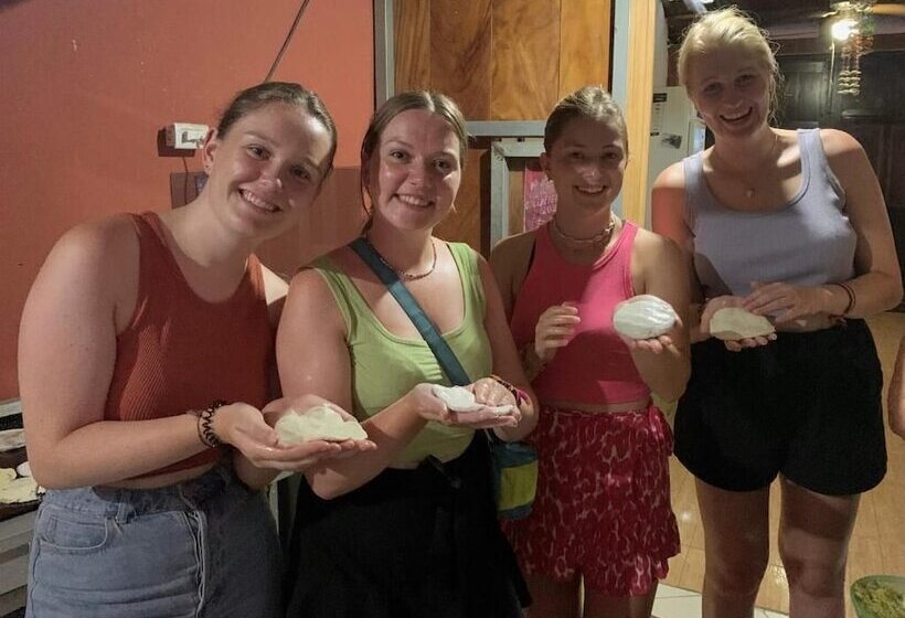 Отель Hostal Raices De Mi Pueblo