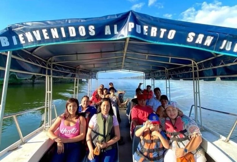 Отель Hostal Raices De Mi Pueblo