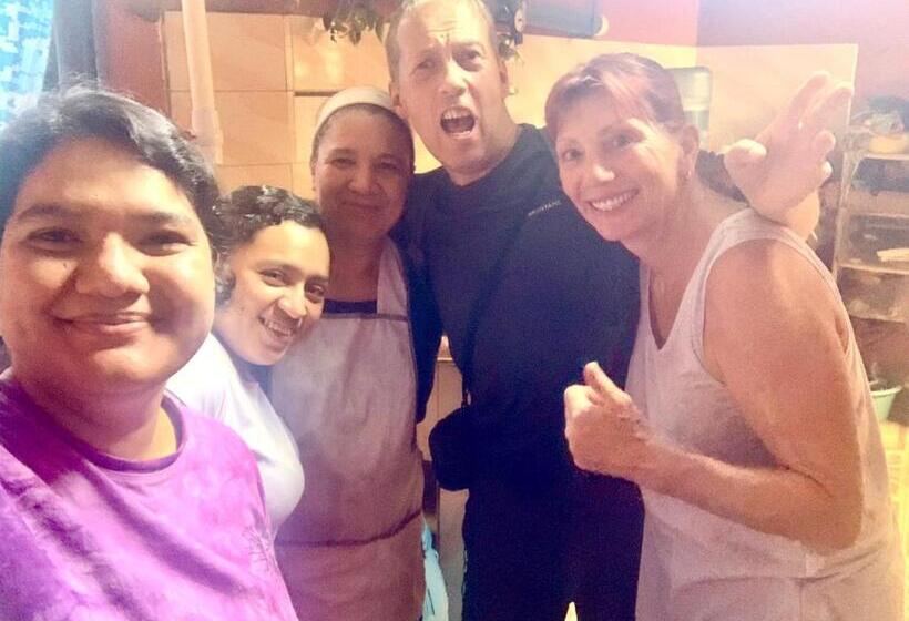 Отель Hostal Raices De Mi Pueblo