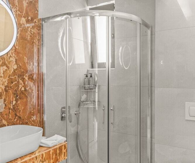 فندق Kouros Stone Suites