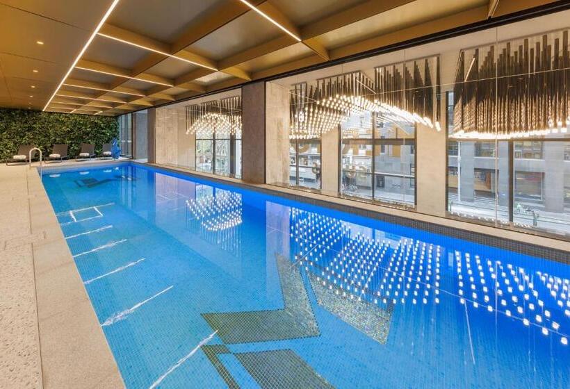 בית מלון כפרי Meriton Suites Melbourne