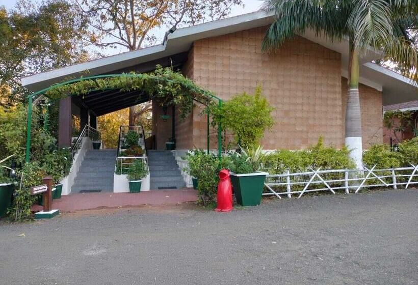 בית מלון כפרי Nirmal Chhaya Nature Resort