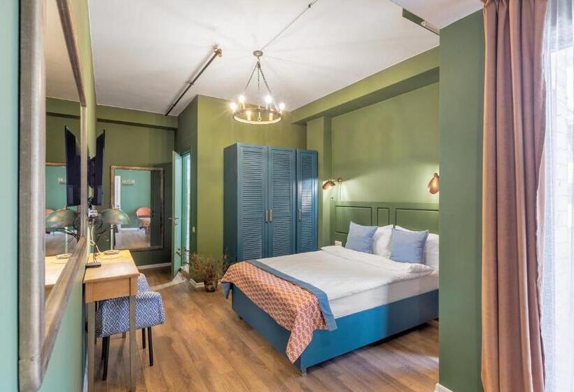 هتل Raimond Palace