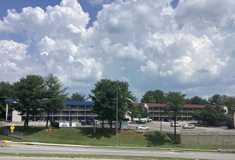 فندق Super 8 By Wyndham Baltimore Northwest