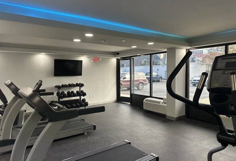 فندق Super 8 By Wyndham Baltimore Northwest