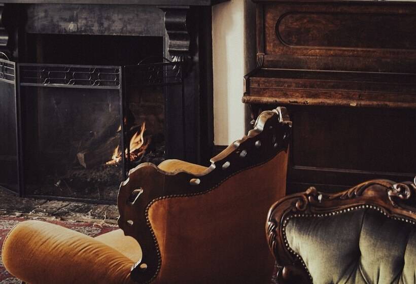 ホテル Tanswells Commercial Hote