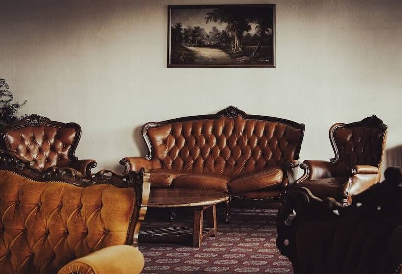 ホテル Tanswells Commercial Hote