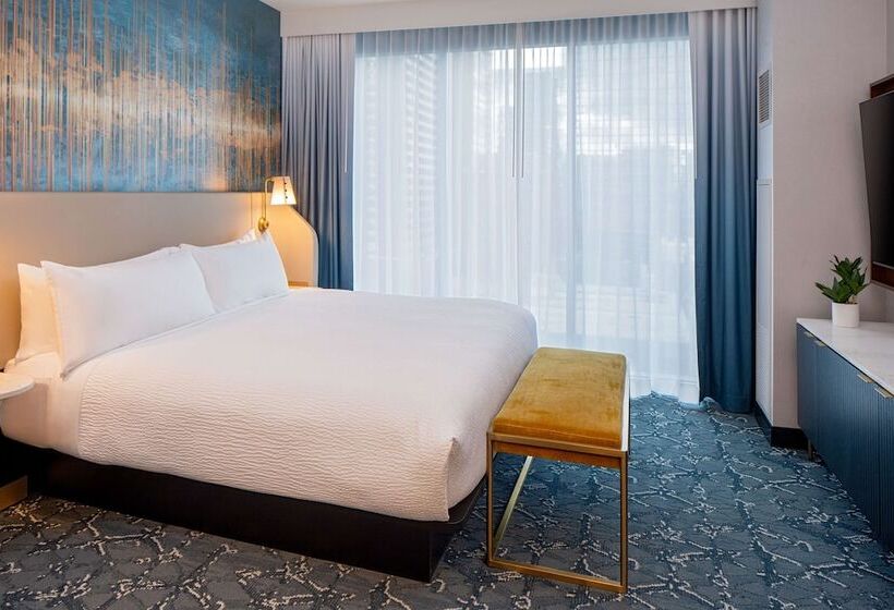 هتل Tempo By Hilton Nashville Downtown