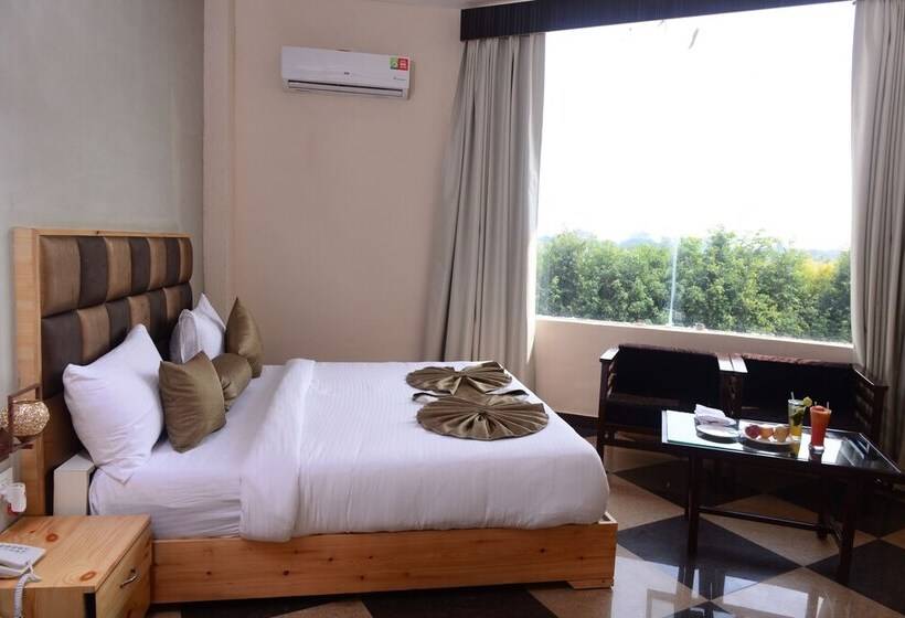 בית מלון כפרי The Tattwaa Corbett Spa & Resort