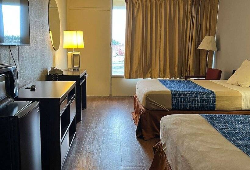 호텔 Travelodge By Wyndham Carlisle North