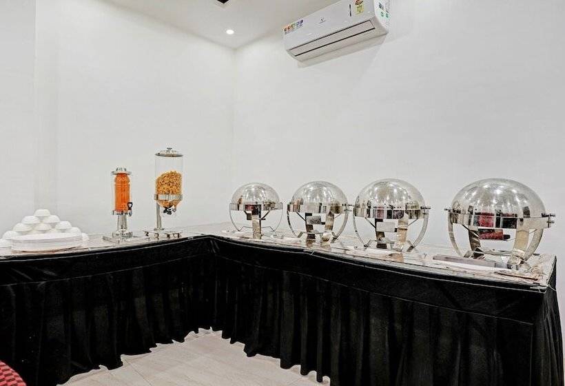 ホテル Treebo Varsha Palace