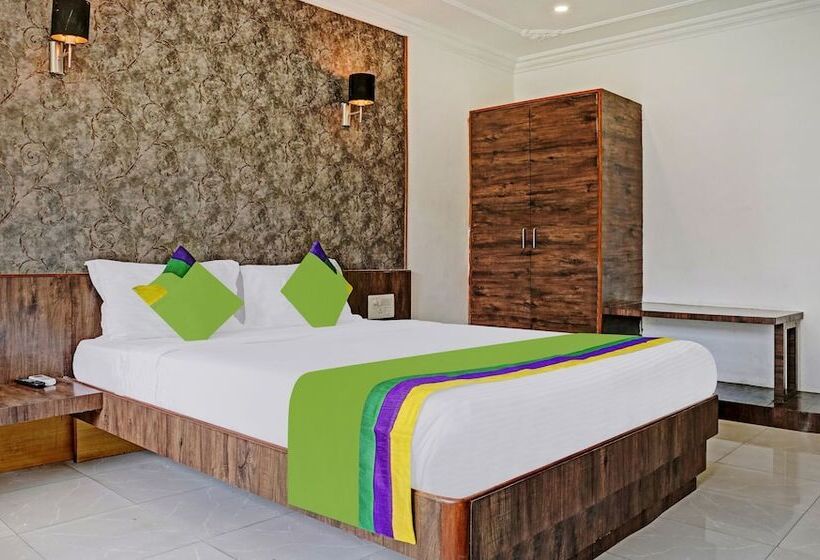 ホテル Treebo Varsha Palace