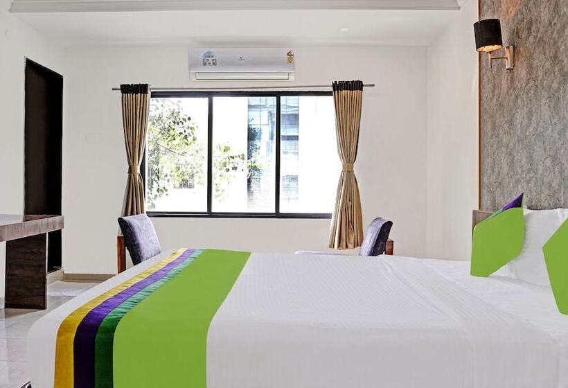 ホテル Treebo Varsha Palace