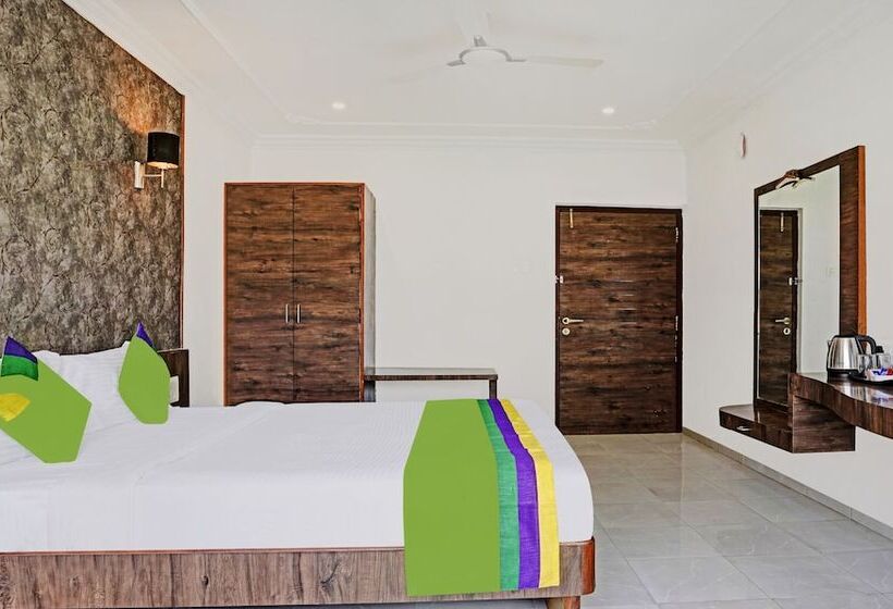 ホテル Treebo Varsha Palace