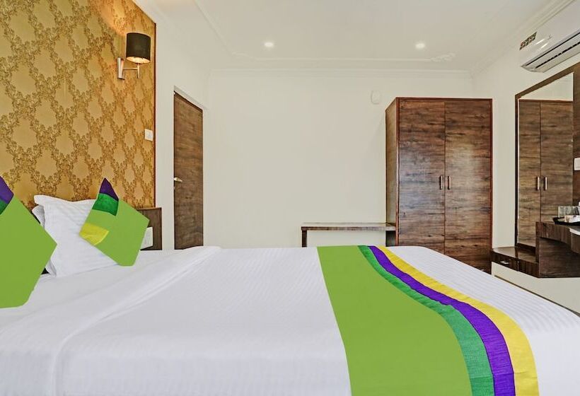 ホテル Treebo Varsha Palace