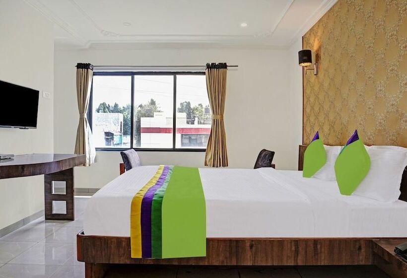 ホテル Treebo Varsha Palace