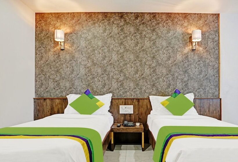 ホテル Treebo Varsha Palace