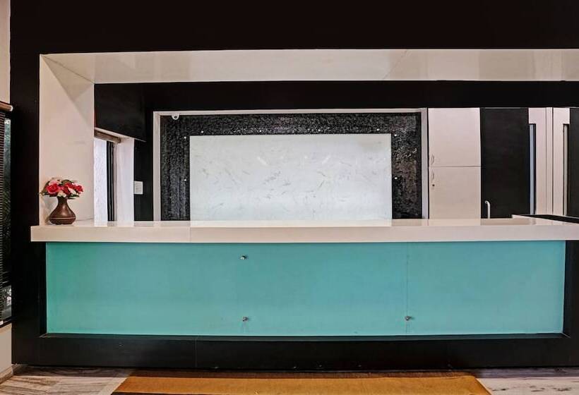 ホテル Treebo Varsha Palace