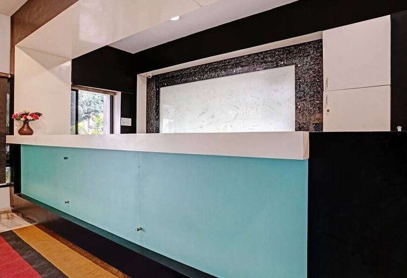 ホテル Treebo Varsha Palace