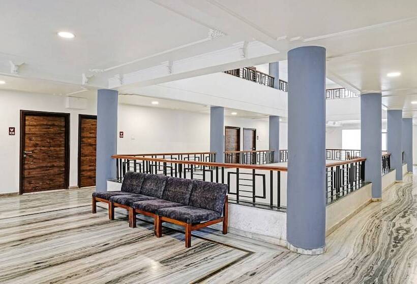 ホテル Treebo Varsha Palace