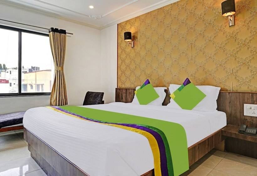 ホテル Treebo Varsha Palace