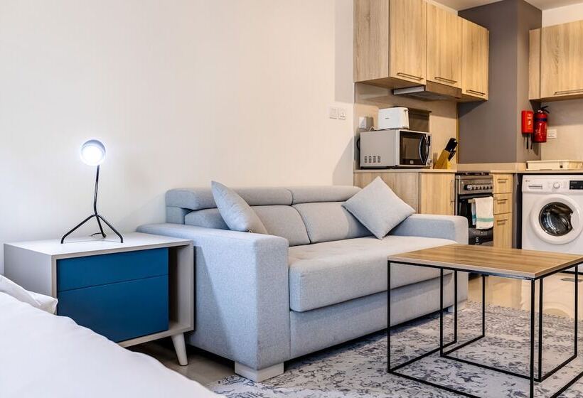 هتل Unlock Metropolis